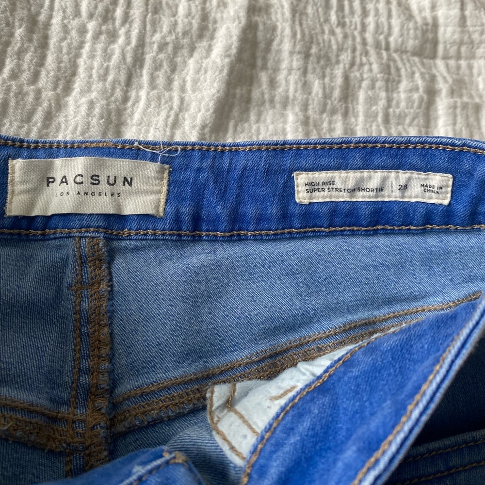 High Waisted Super Stretch Shorts - Picture 4 of 5